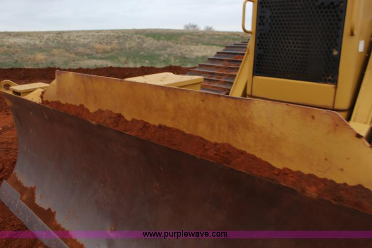 image for item F7563 2005 Caterpillar D6N LGP dozer