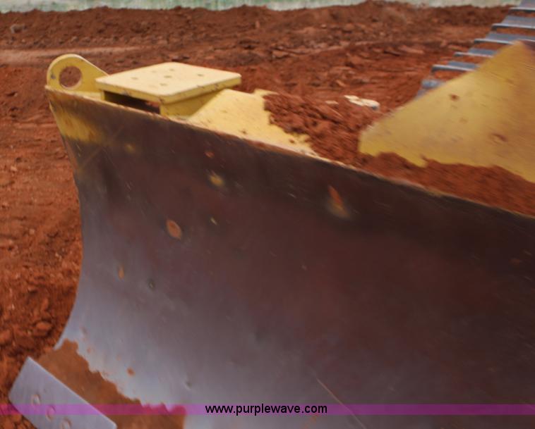 image for item F7563 2005 Caterpillar D6N LGP dozer