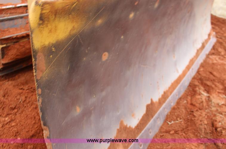 image for item F7563 2005 Caterpillar D6N LGP dozer