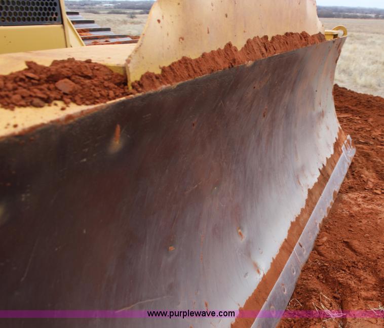 image for item F7563 2005 Caterpillar D6N LGP dozer