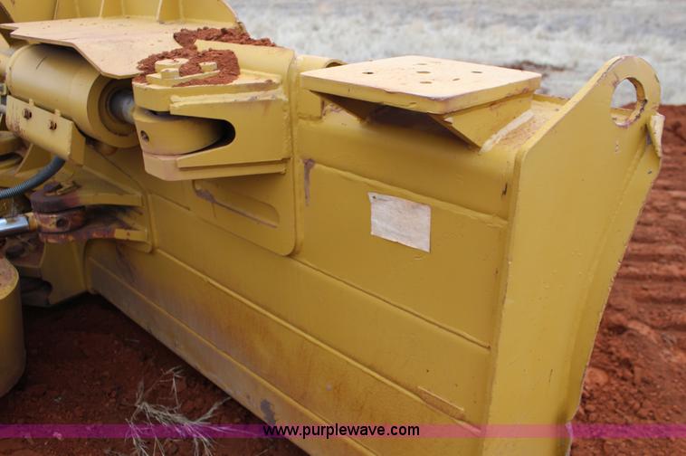 image for item F7563 2005 Caterpillar D6N LGP dozer