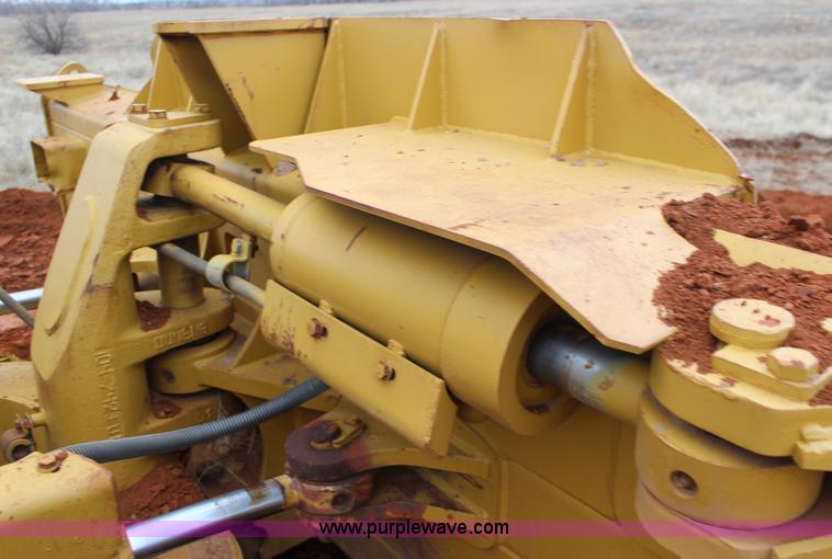 image for item F7563 2005 Caterpillar D6N LGP dozer