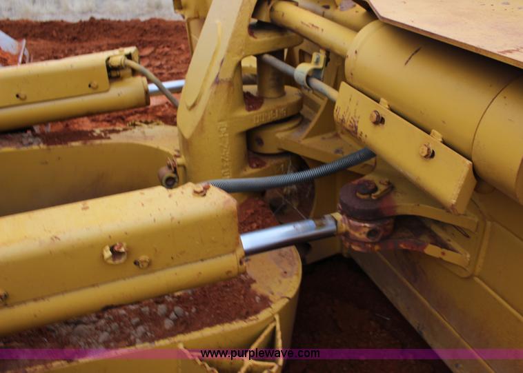 image for item F7563 2005 Caterpillar D6N LGP dozer