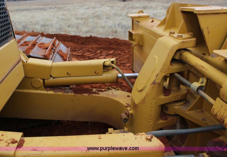 image for item F7563 2005 Caterpillar D6N LGP dozer
