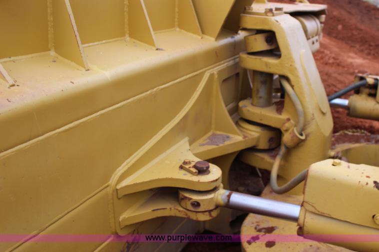 image for item F7563 2005 Caterpillar D6N LGP dozer