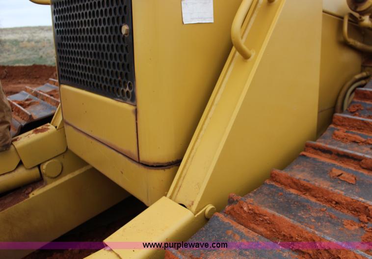 image for item F7563 2005 Caterpillar D6N LGP dozer