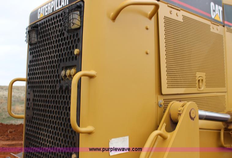 image for item F7563 2005 Caterpillar D6N LGP dozer