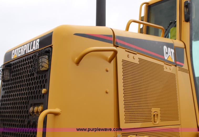 image for item F7563 2005 Caterpillar D6N LGP dozer