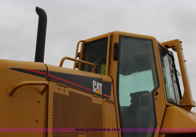 image for item F7563 2005 Caterpillar D6N LGP dozer