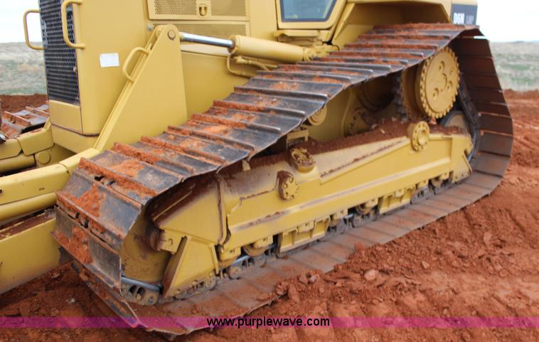 image for item F7563 2005 Caterpillar D6N LGP dozer