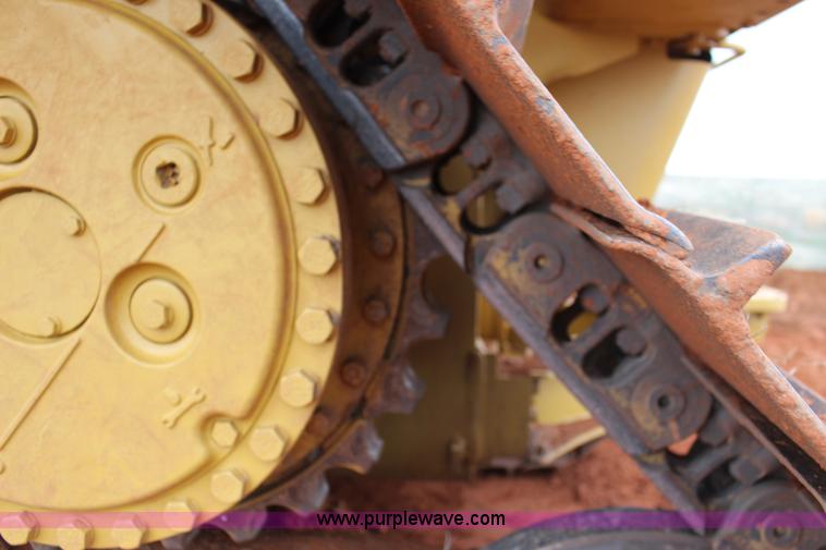 image for item F7563 2005 Caterpillar D6N LGP dozer