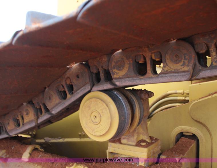 image for item F7563 2005 Caterpillar D6N LGP dozer