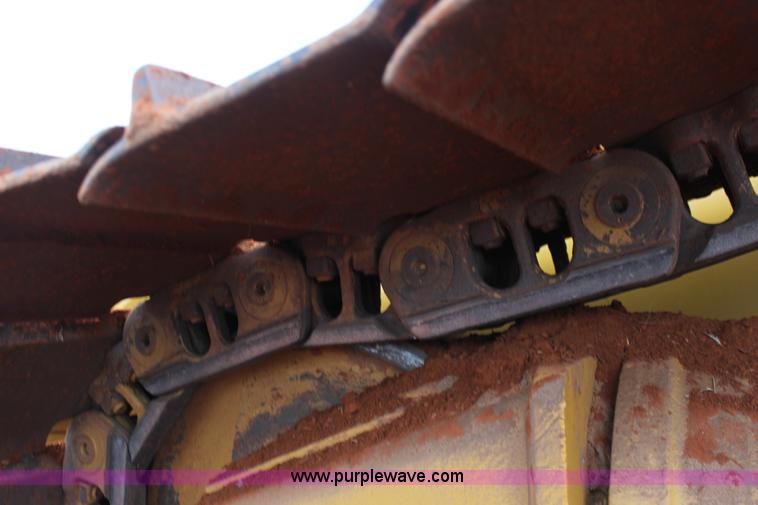 image for item F7563 2005 Caterpillar D6N LGP dozer