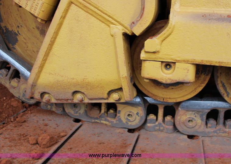 image for item F7563 2005 Caterpillar D6N LGP dozer