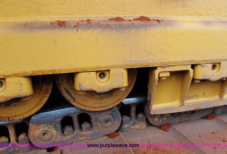image for item F7563 2005 Caterpillar D6N LGP dozer