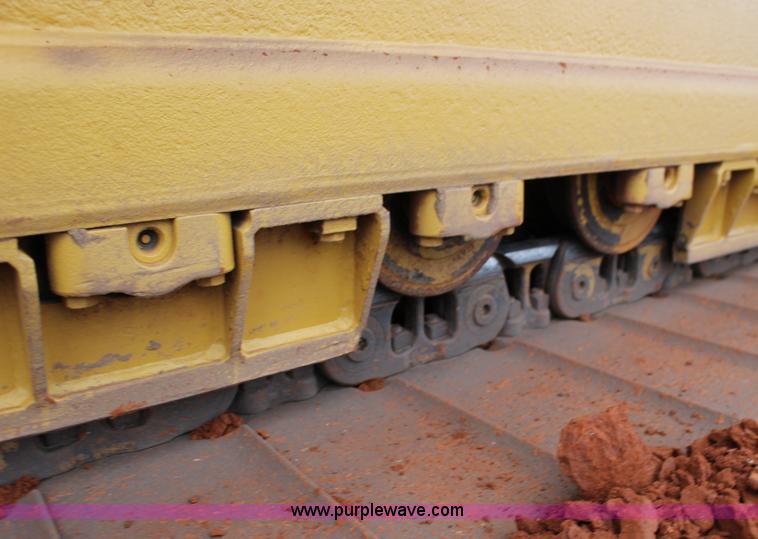 image for item F7563 2005 Caterpillar D6N LGP dozer