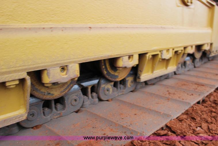 image for item F7563 2005 Caterpillar D6N LGP dozer