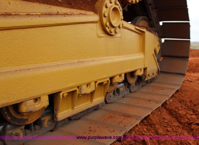 image for item F7563 2005 Caterpillar D6N LGP dozer