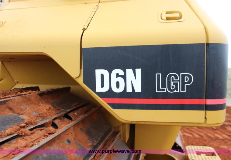 image for item F7563 2005 Caterpillar D6N LGP dozer