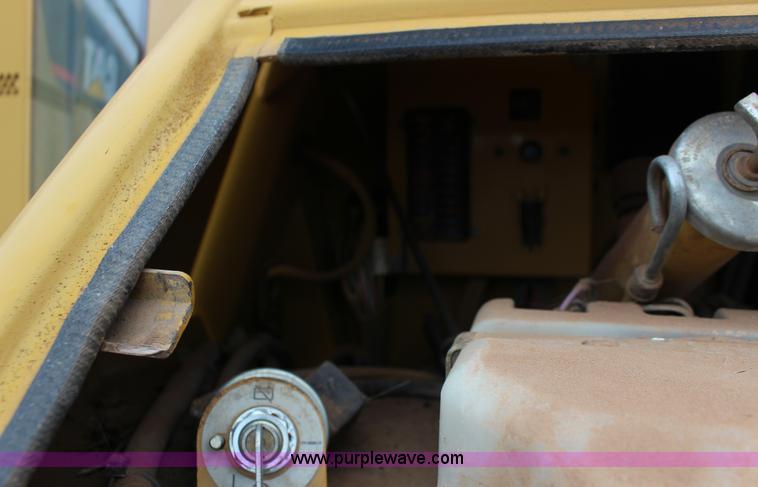 image for item F7563 2005 Caterpillar D6N LGP dozer
