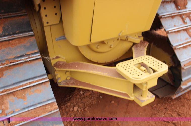 image for item F7563 2005 Caterpillar D6N LGP dozer