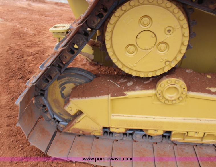 image for item F7563 2005 Caterpillar D6N LGP dozer