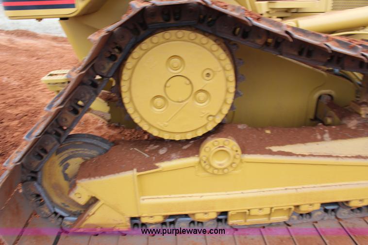 image for item F7563 2005 Caterpillar D6N LGP dozer