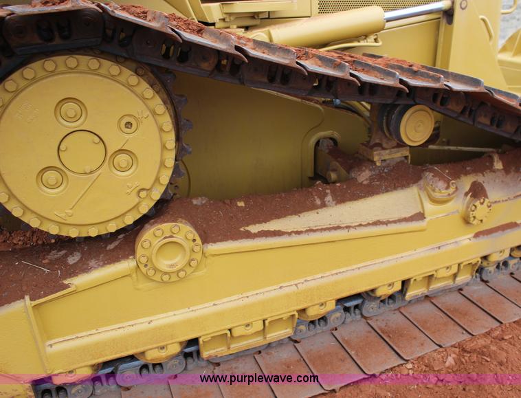 image for item F7563 2005 Caterpillar D6N LGP dozer