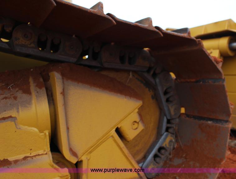 image for item F7563 2005 Caterpillar D6N LGP dozer