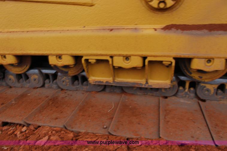 image for item F7563 2005 Caterpillar D6N LGP dozer