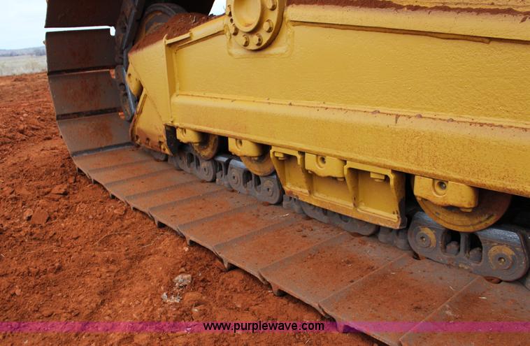 image for item F7563 2005 Caterpillar D6N LGP dozer
