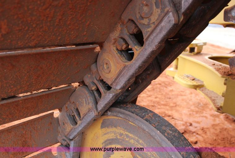 image for item F7563 2005 Caterpillar D6N LGP dozer