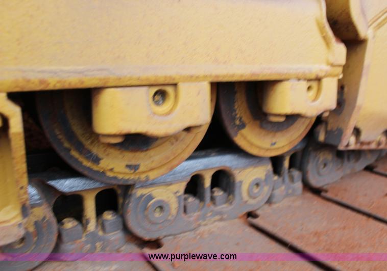 image for item F7563 2005 Caterpillar D6N LGP dozer