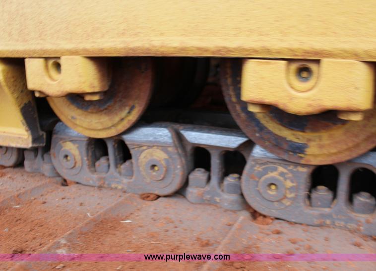 image for item F7563 2005 Caterpillar D6N LGP dozer