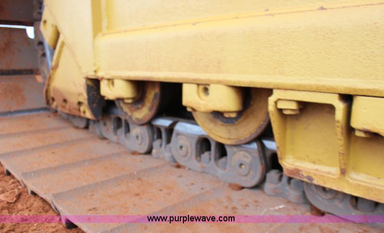 image for item F7563 2005 Caterpillar D6N LGP dozer