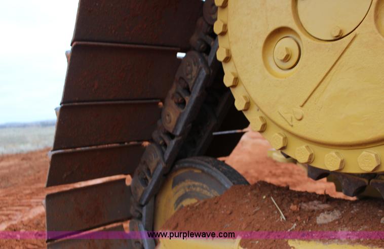 image for item F7563 2005 Caterpillar D6N LGP dozer