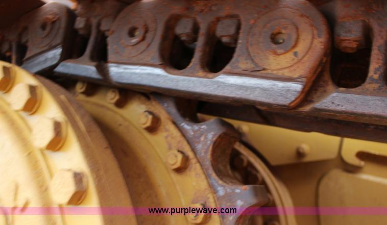 image for item F7563 2005 Caterpillar D6N LGP dozer