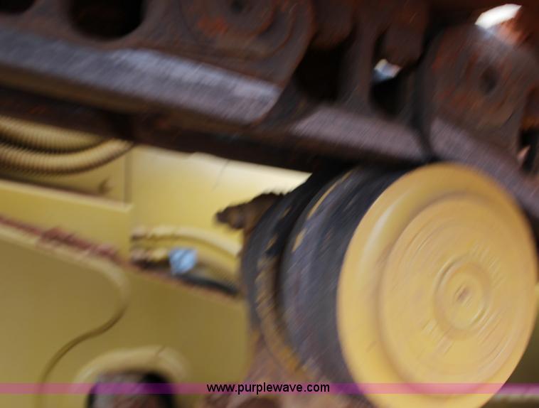 image for item F7563 2005 Caterpillar D6N LGP dozer