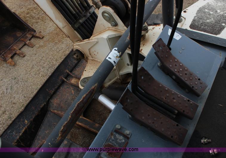 image for item F7568 2005 Terex HR18 compact excavator