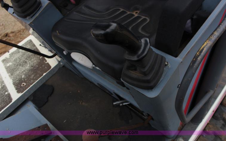 image for item F7568 2005 Terex HR18 compact excavator