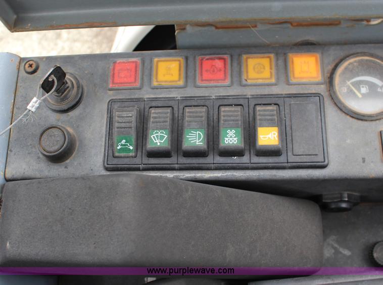 image for item F7568 2005 Terex HR18 compact excavator