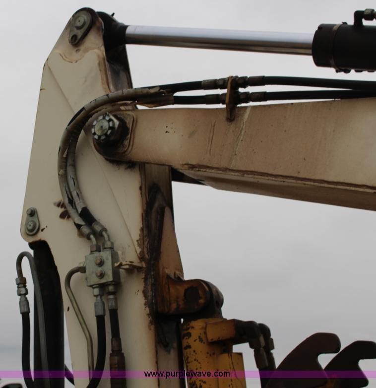 image for item F7568 2005 Terex HR18 compact excavator