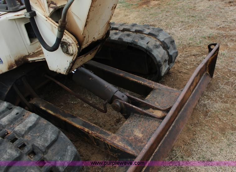 image for item F7568 2005 Terex HR18 compact excavator