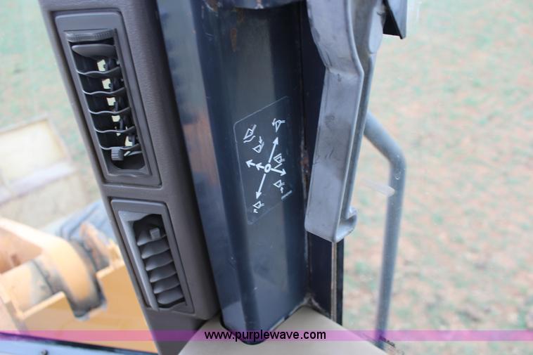 image for item F7569 2001 Case 721C wheel loader