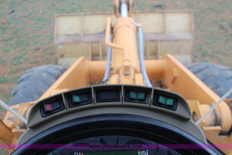 image for item F7569 2001 Case 721C wheel loader