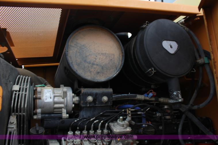 image for item F7569 2001 Case 721C wheel loader