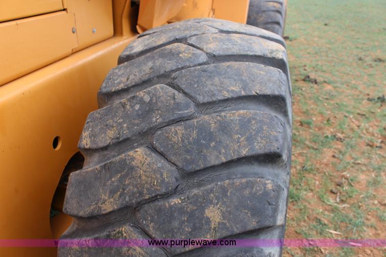 image for item F7569 2001 Case 721C wheel loader
