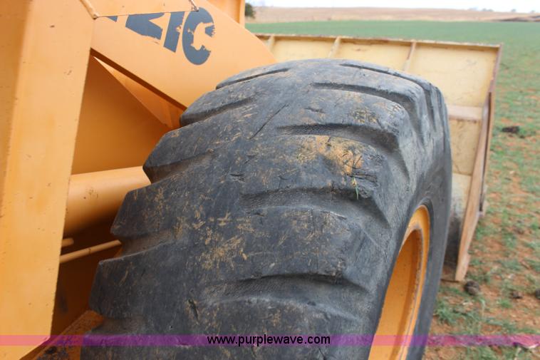image for item F7569 2001 Case 721C wheel loader