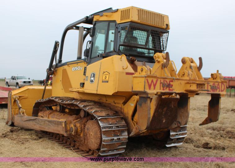 image for item F7625 2006 John Deere 850J dozer
