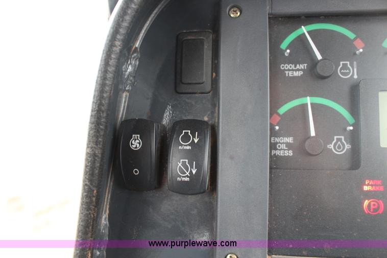 image for item F7625 2006 John Deere 850J dozer